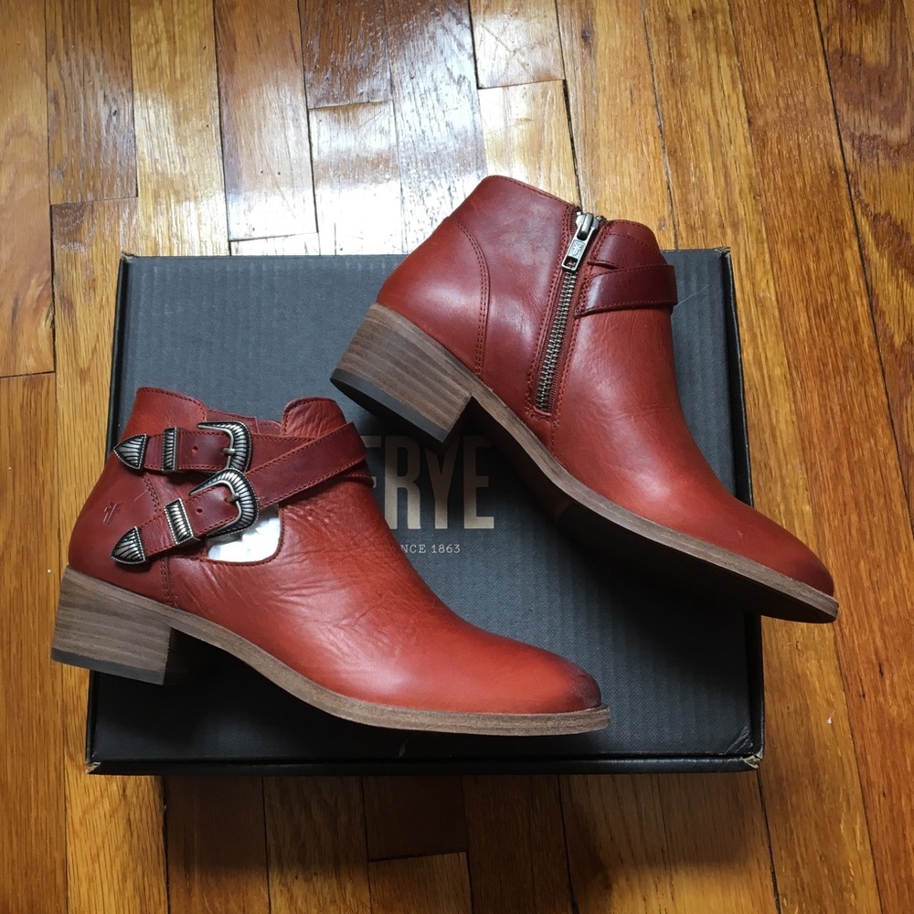 Shoes - Picture 2 of 3